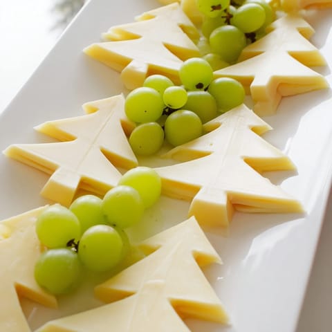 Tannenbaum Cheese Board Border